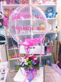 Круглая коробка цветов и шар Баблс