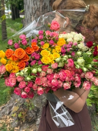 Разноцветные кустовые розы
